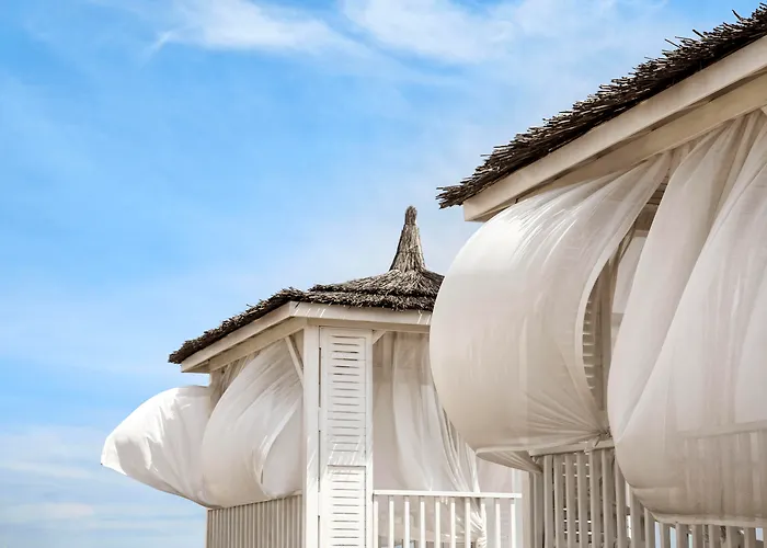 Lara Barut Collection-UltraHotel Stelle